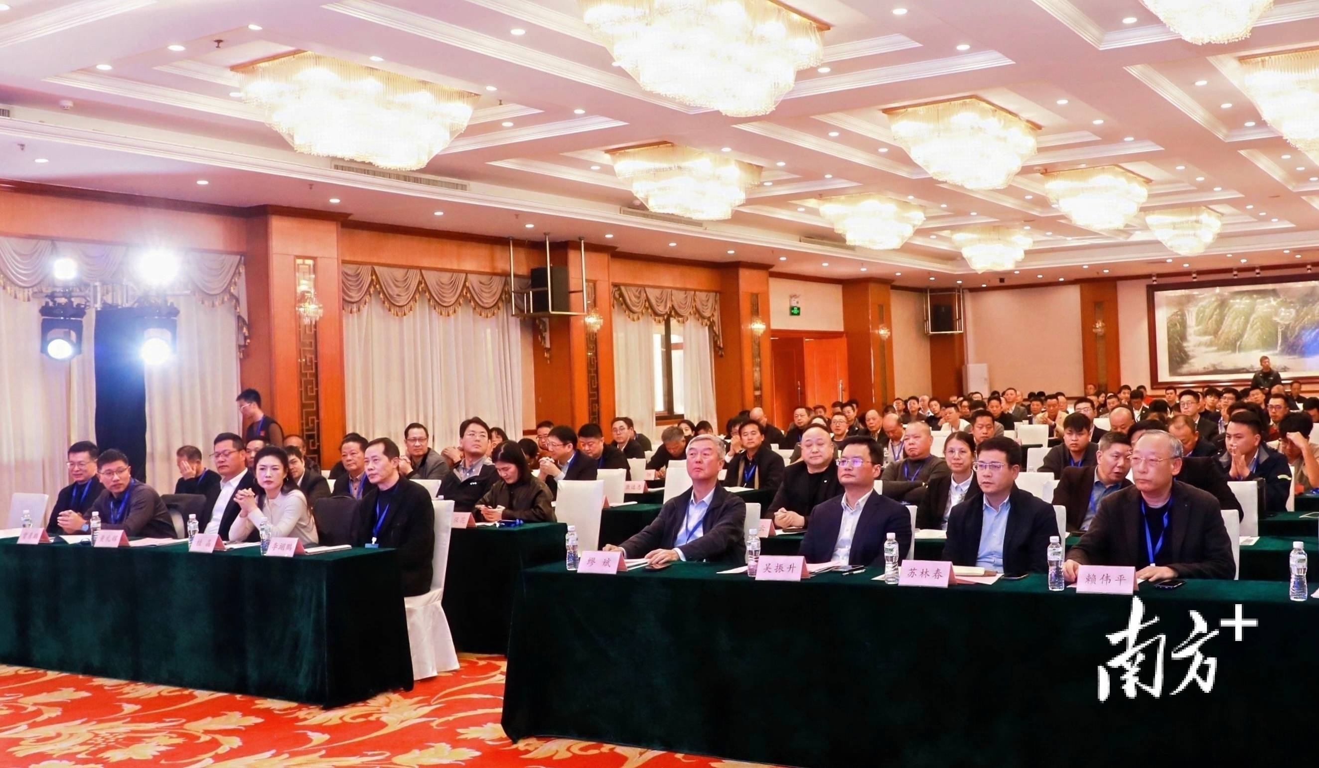 潮州衛(wèi)浴產(chǎn)業(yè)迎春再出發(fā)：攜手應(yīng)對出口退稅新政挑戰(zhàn)，讓“潮州智造”更好賣全球