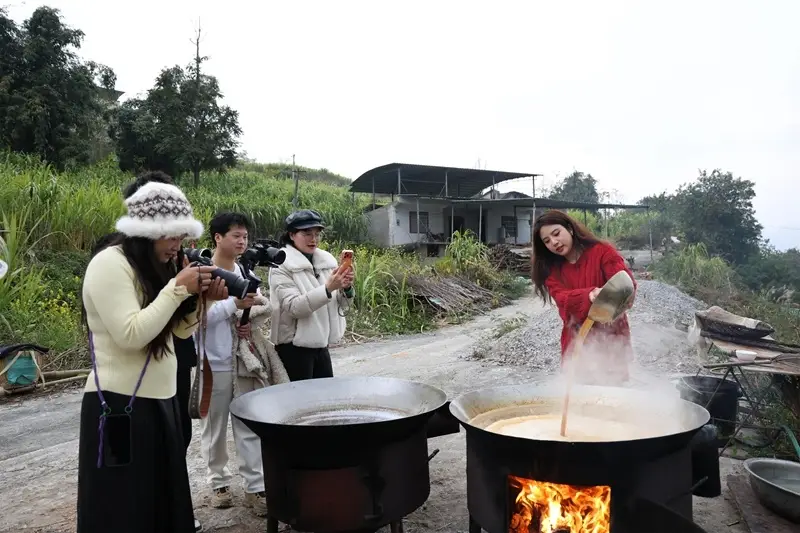 從山水秘境到舌尖盛宴 旅游達(dá)人在羅甸邂逅“橙”意暖冬