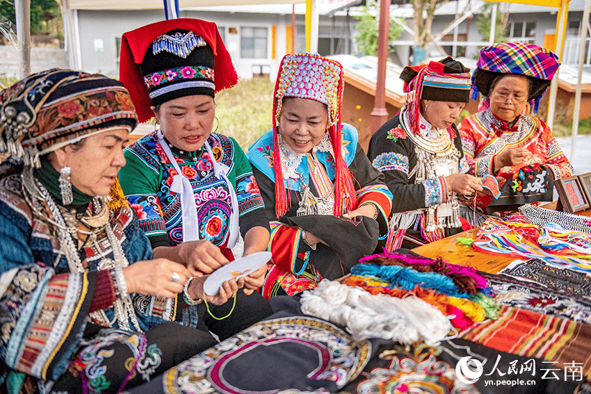 巧手織夢 云南省文山州刺繡大賽落幕