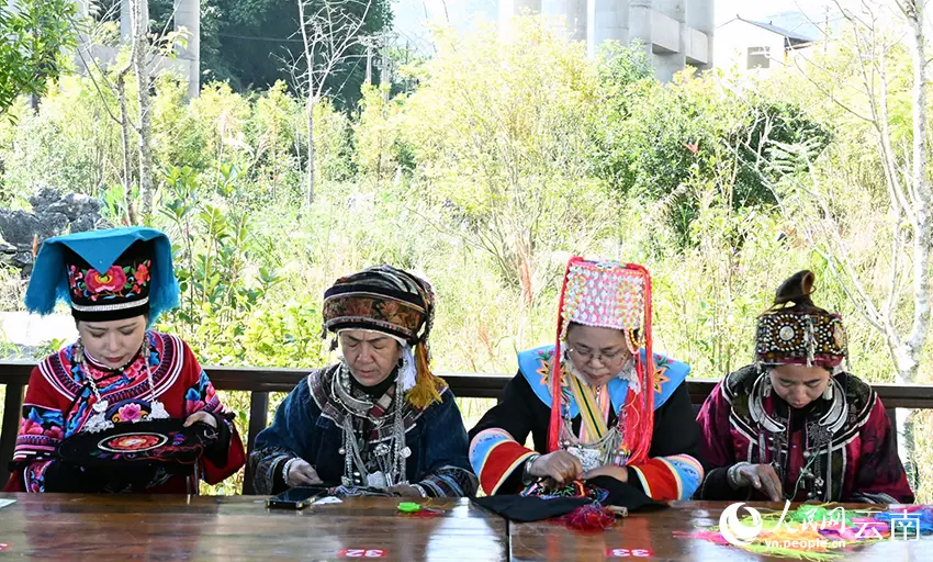 巧手織夢 云南省文山州刺繡大賽落幕