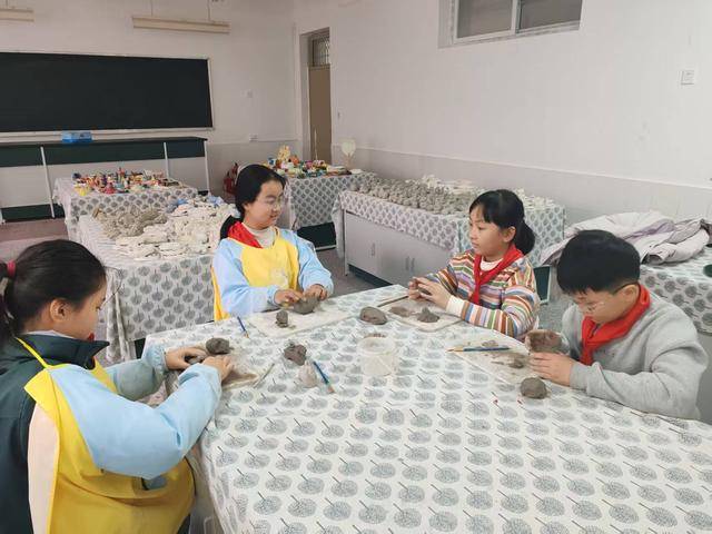 鄭州市管城回族區(qū)外國語小學(xué)開展生肖主題勞動創(chuàng)作活動