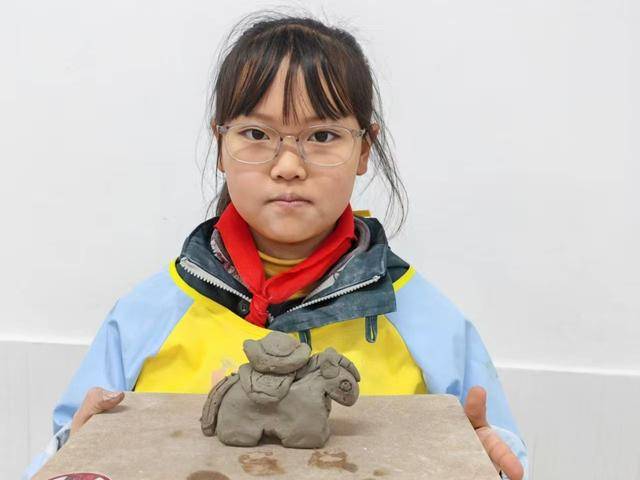 鄭州市管城回族區(qū)外國語小學(xué)開展生肖主題勞動創(chuàng)作活動