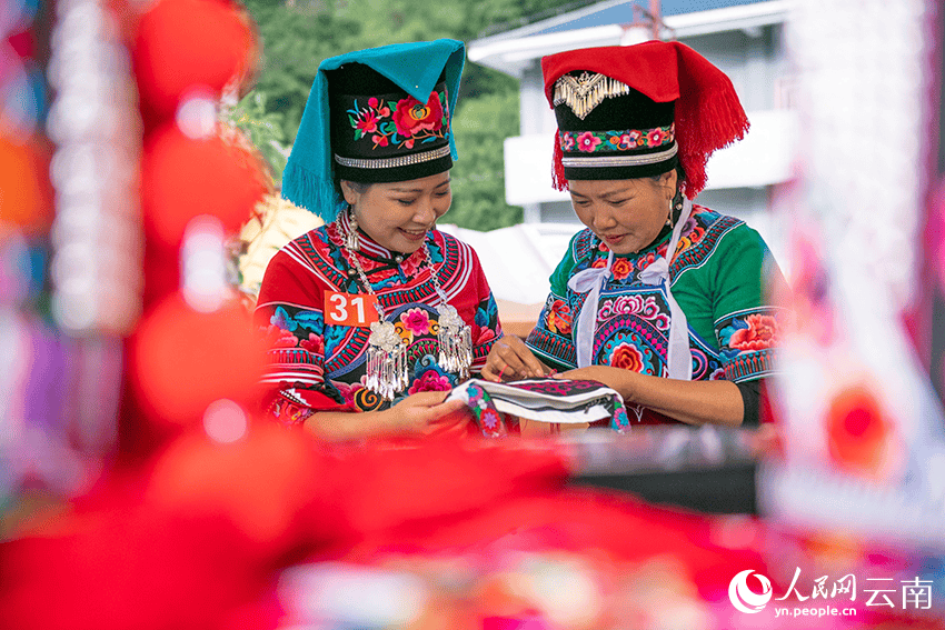 巧手織夢 云南省文山州刺繡大賽落幕