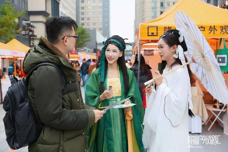 戲劇成為城市美學(xué)表達(dá) 隆福戶外戲劇匯激活街區(qū)文化