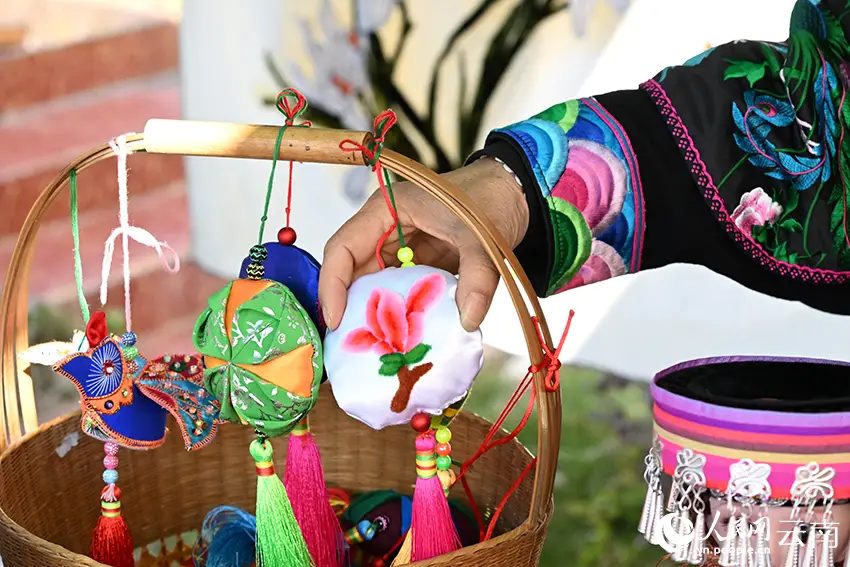 巧手織夢 云南省文山州刺繡大賽落幕