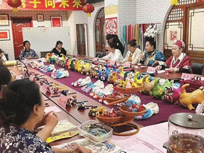 中陽(yáng)刺繡與貴州苗繡共譜非遺傳承新篇