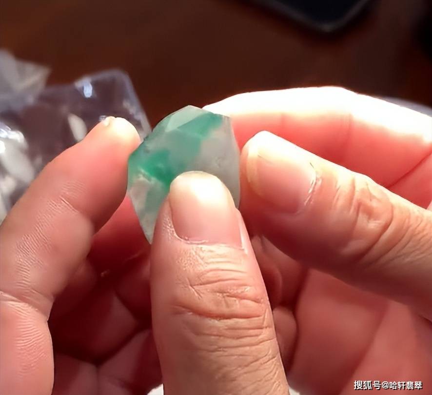 天然的“富貴包”，不做雕刻直接鑲嵌戴！