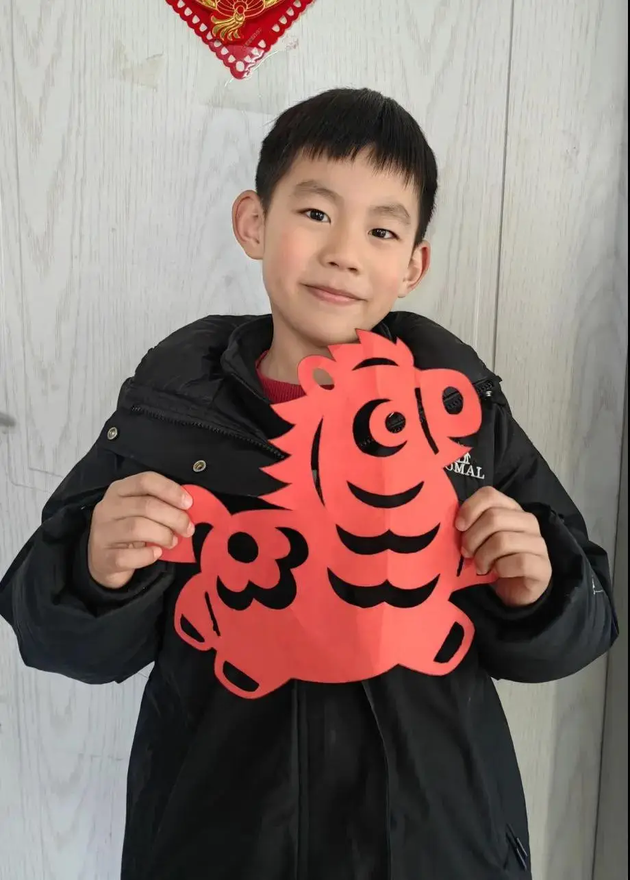 蘇州市三元實(shí)驗(yàn)小學(xué)校開展“剪紙納福迎新春”活動