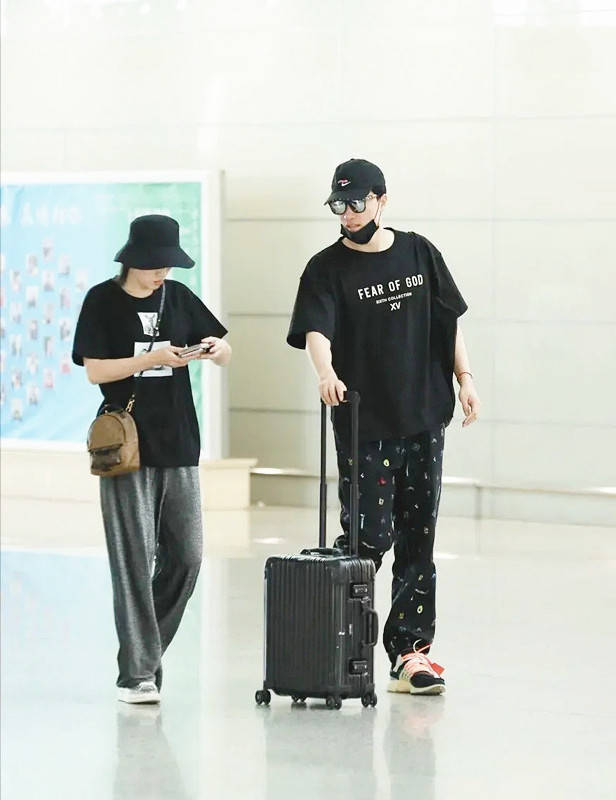 原創(chuàng)身價(jià)7億二婚娶師妹，劉翔愛旅游不創(chuàng)業(yè)不奢侈，女友是暗黑休閑風(fēng)