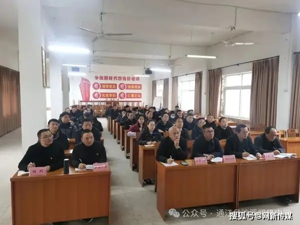 一堂黨課，一次精神的還鄉(xiāng)——通江縣沙溪中學(xué)開展“精品黨課進(jìn)校園”活動