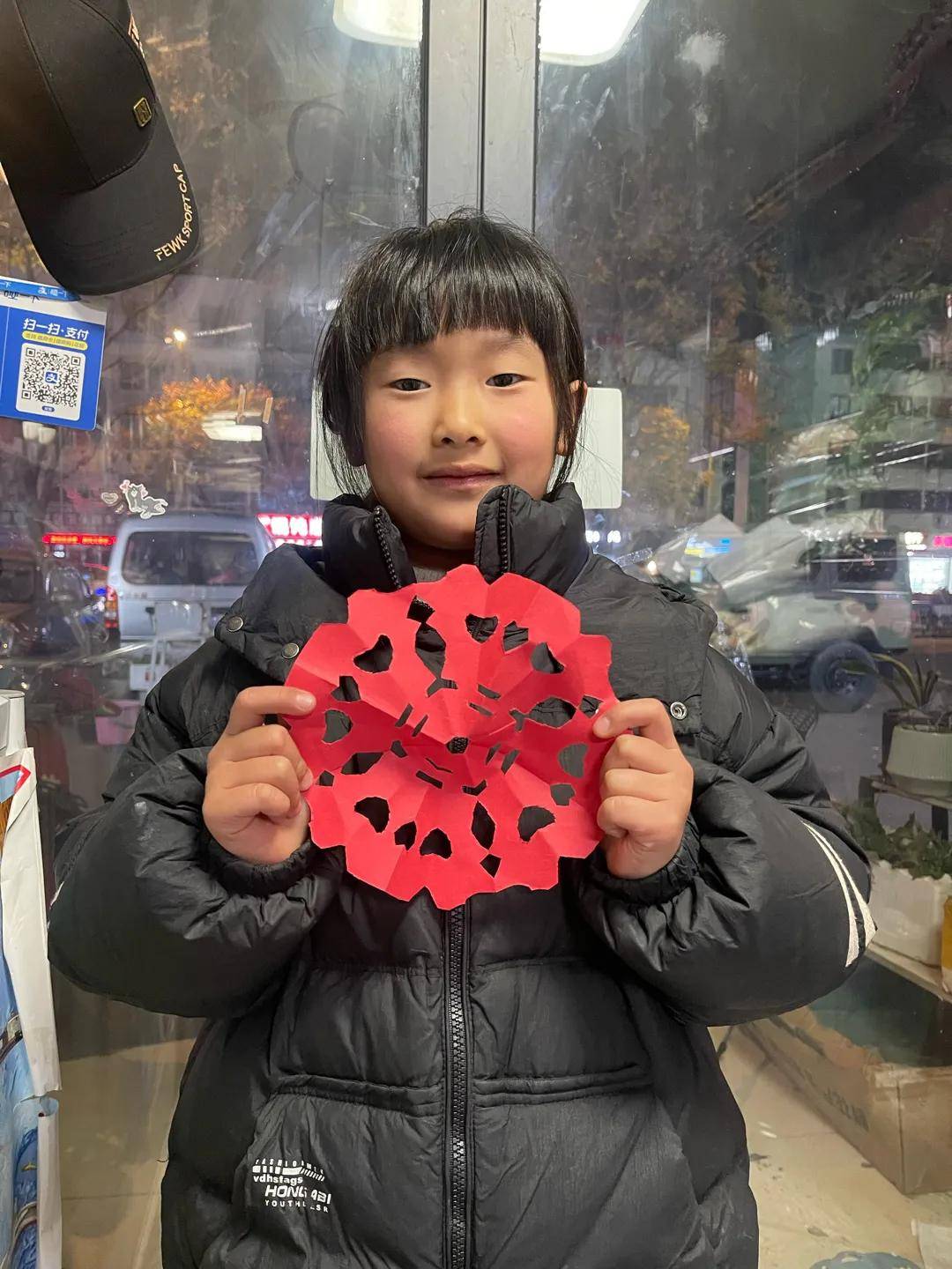 蘇州市三元實(shí)驗(yàn)小學(xué)校開展“剪紙納福迎新春”活動