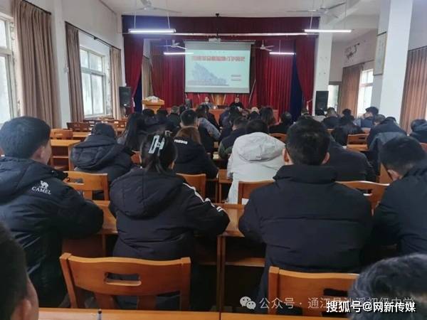 一堂黨課，一次精神的還鄉(xiāng)——通江縣沙溪中學(xué)開展“精品黨課進(jìn)校園”活動