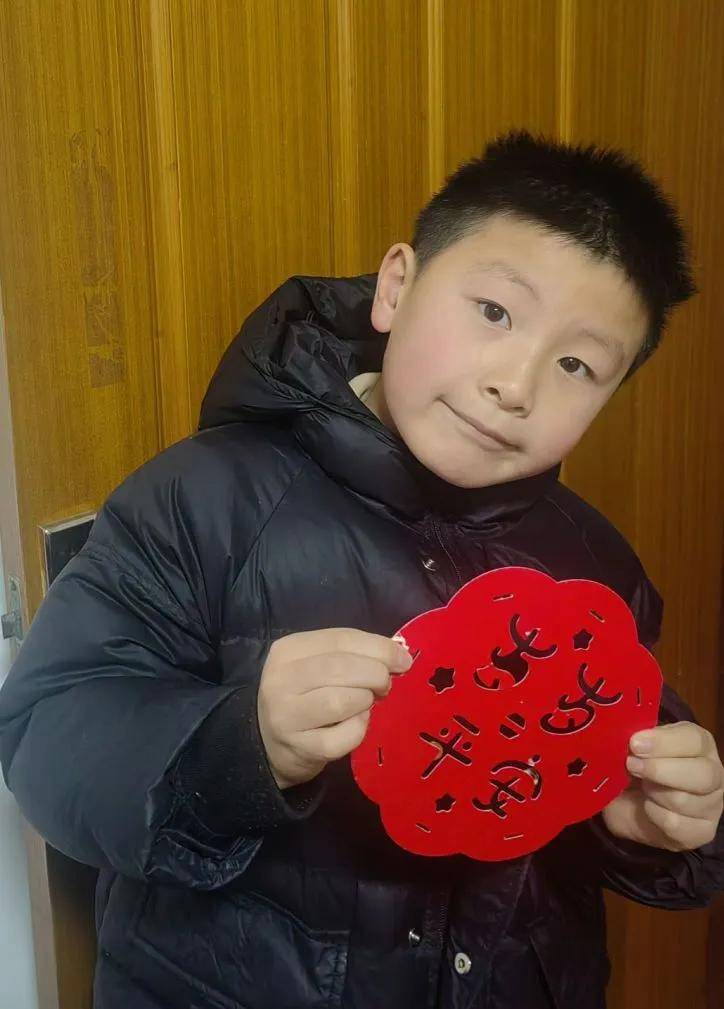 蘇州市三元實(shí)驗(yàn)小學(xué)校開展“剪紙納福迎新春”活動
