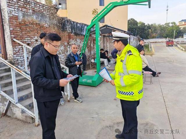 商丘交警走進(jìn)駕校開(kāi)展交通安全宣傳工作