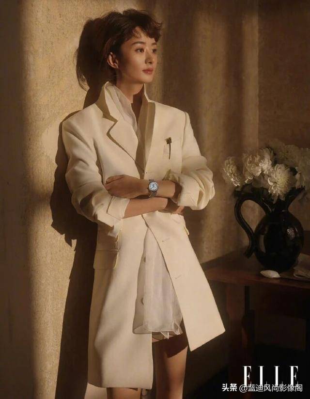 原創(chuàng)趙麗穎開年王炸！三登 ELLE 二月刊，復(fù)古光影里藏著女性力量的答案