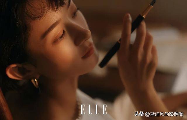 原創(chuàng)趙麗穎開年王炸！三登 ELLE 二月刊，復(fù)古光影里藏著女性力量的答案