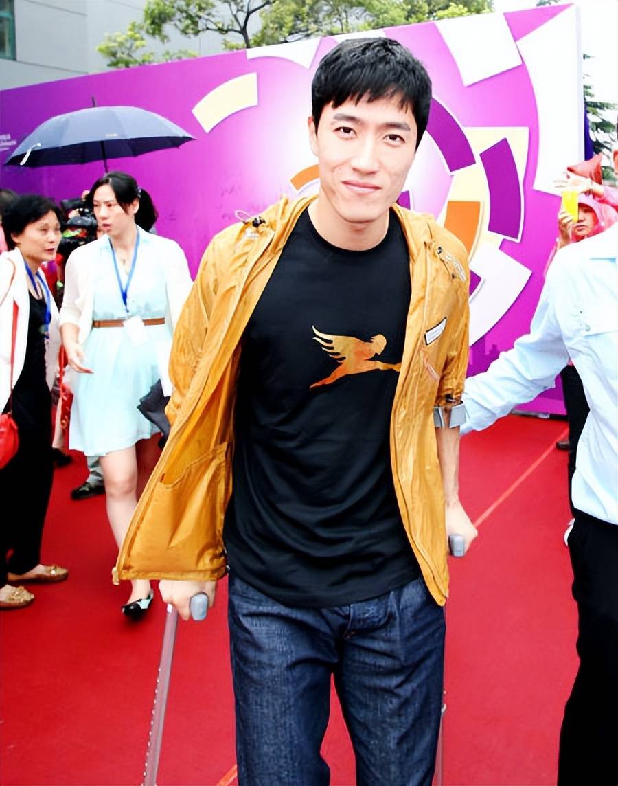 原創(chuàng)身價(jià)7億二婚娶師妹，劉翔愛旅游不創(chuàng)業(yè)不奢侈，女友是暗黑休閑風(fēng)