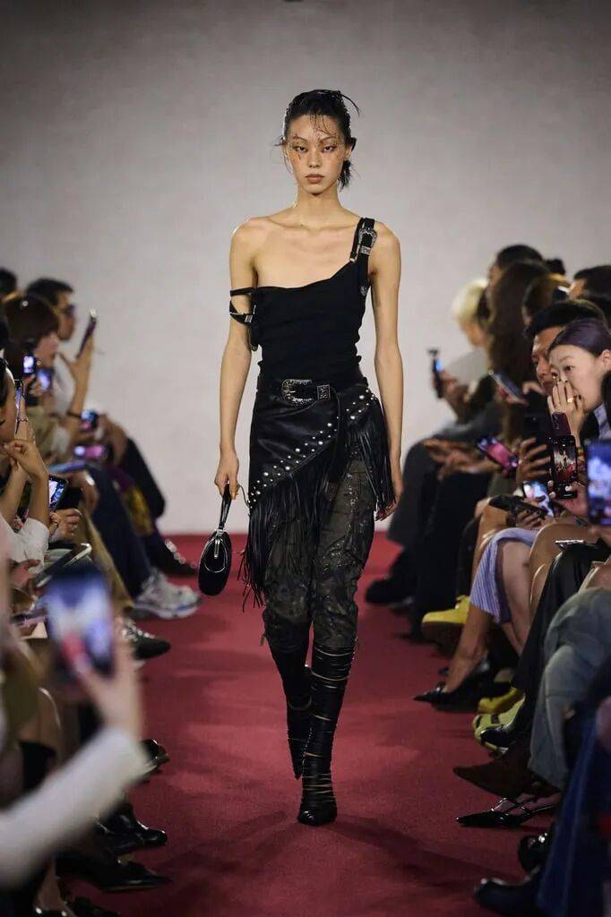 原創(chuàng)Markgong 2026春夏系列，強(qiáng)悍柔美，不羈的女性形象