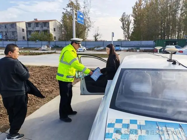 商丘交警走進(jìn)駕校開(kāi)展交通安全宣傳工作