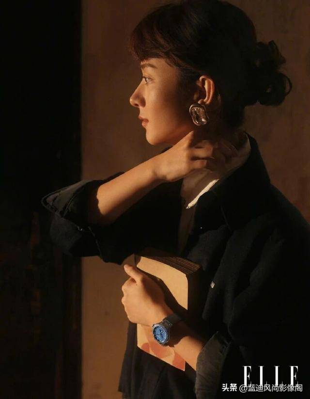 原創(chuàng)趙麗穎開年王炸！三登 ELLE 二月刊，復(fù)古光影里藏著女性力量的答案