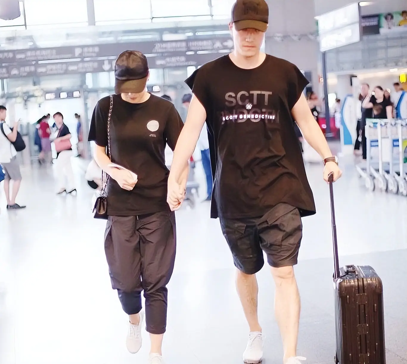 原創(chuàng)身價(jià)7億二婚娶師妹，劉翔愛旅游不創(chuàng)業(yè)不奢侈，女友是暗黑休閑風(fēng)