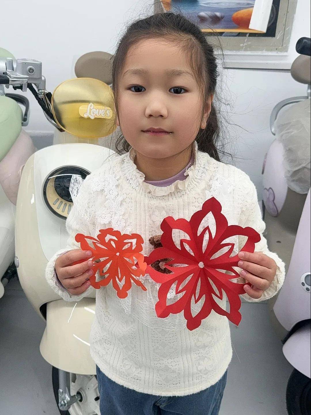 蘇州市三元實(shí)驗(yàn)小學(xué)校開展“剪紙納福迎新春”活動