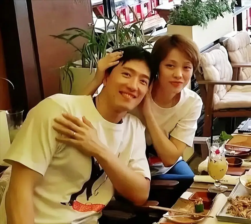 原創(chuàng)身價(jià)7億二婚娶師妹，劉翔愛旅游不創(chuàng)業(yè)不奢侈，女友是暗黑休閑風(fēng)