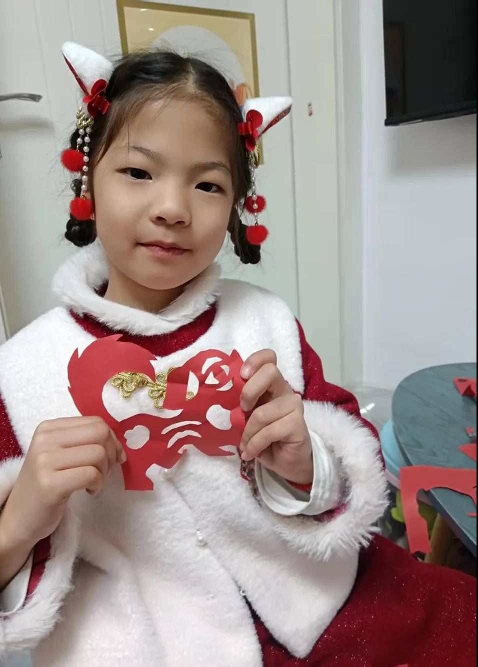 蘇州市三元實(shí)驗(yàn)小學(xué)校開展“剪紙納福迎新春”活動