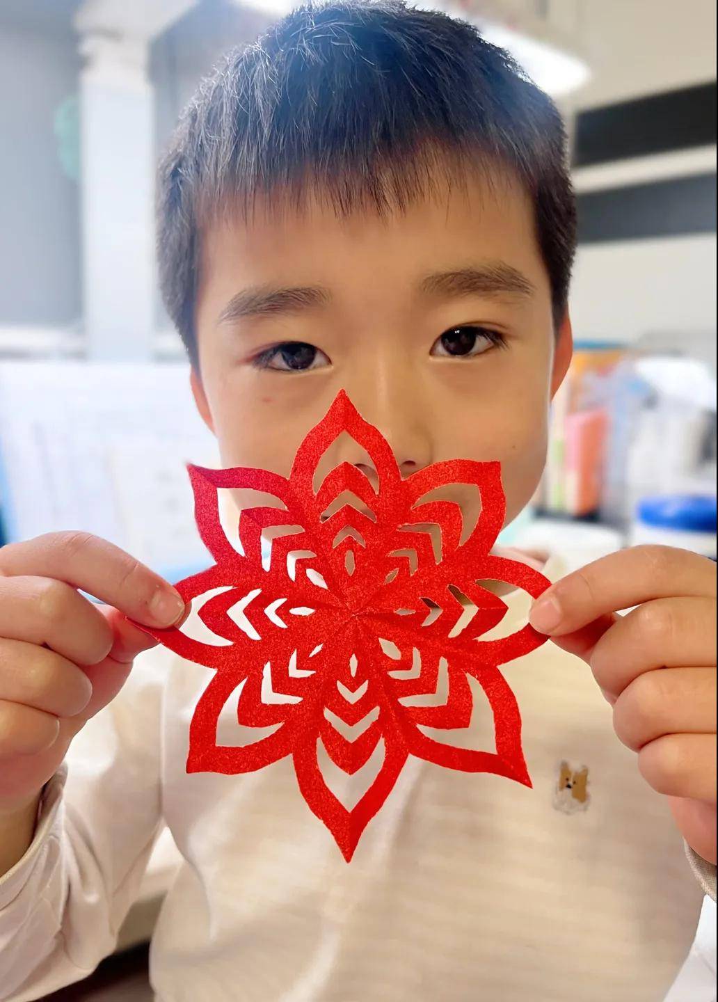 蘇州市三元實(shí)驗(yàn)小學(xué)校開展“剪紙納福迎新春”活動