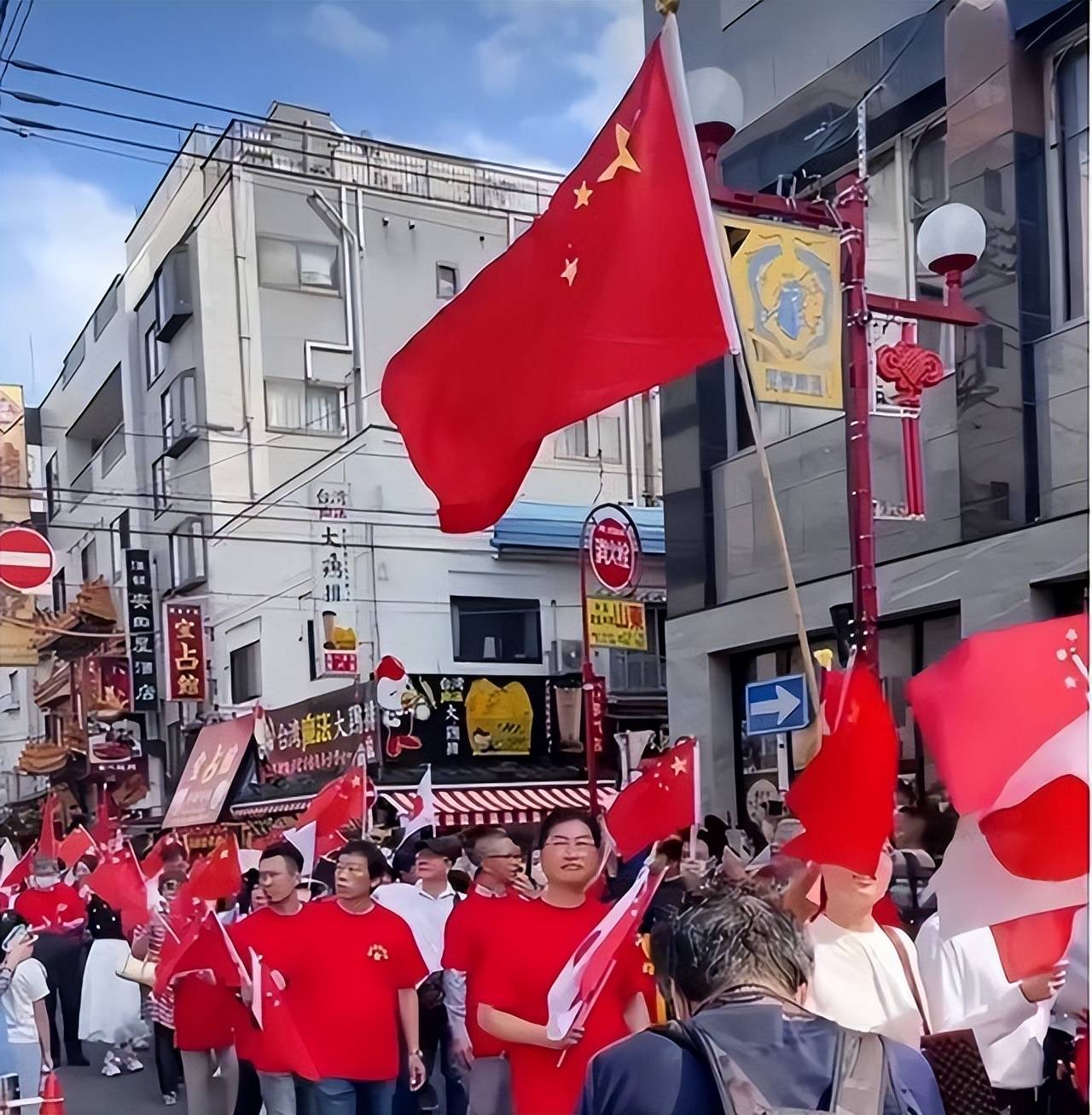 原創(chuàng)日本終于發(fā)現(xiàn)：攔住了中國移民，就只能讓穆斯林移民上街宣示主權(quán)