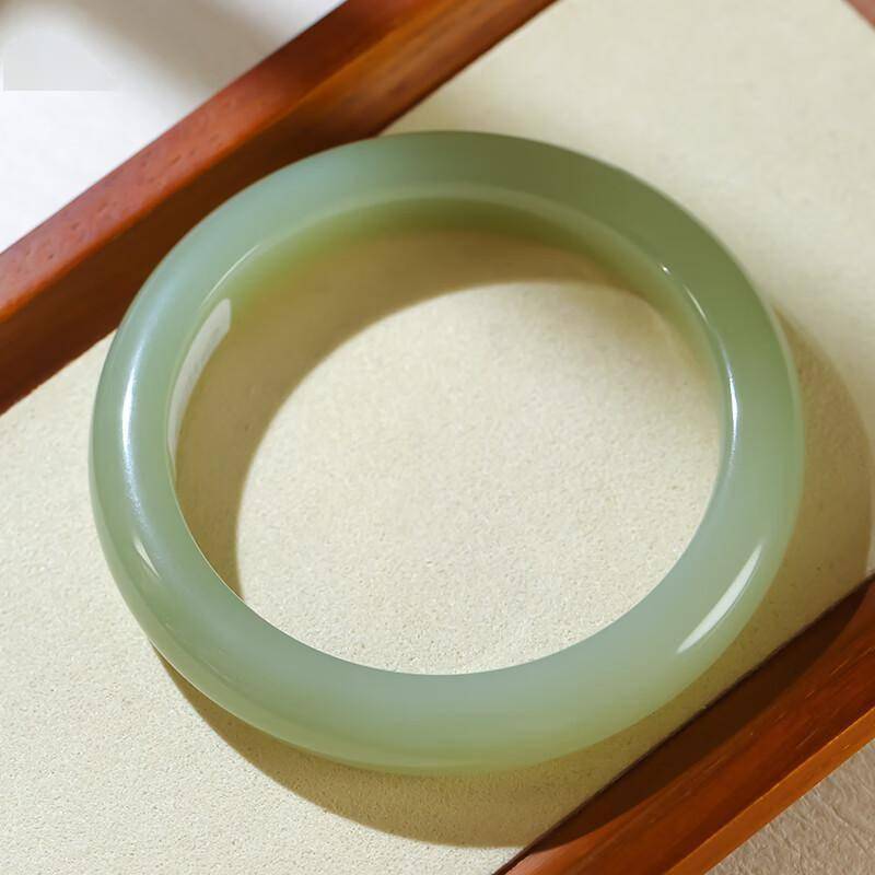 原創(chuàng)溫潤(rùn)如玉：這款和田玉手鐲為何成為氣質(zhì)女性的心頭好？