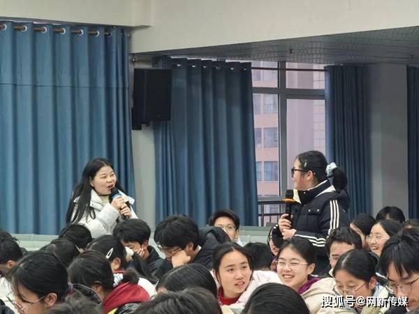 南江縣實驗中學(xué)開展特色語文講堂 探索AI、熱梗與詩詞的融合表達