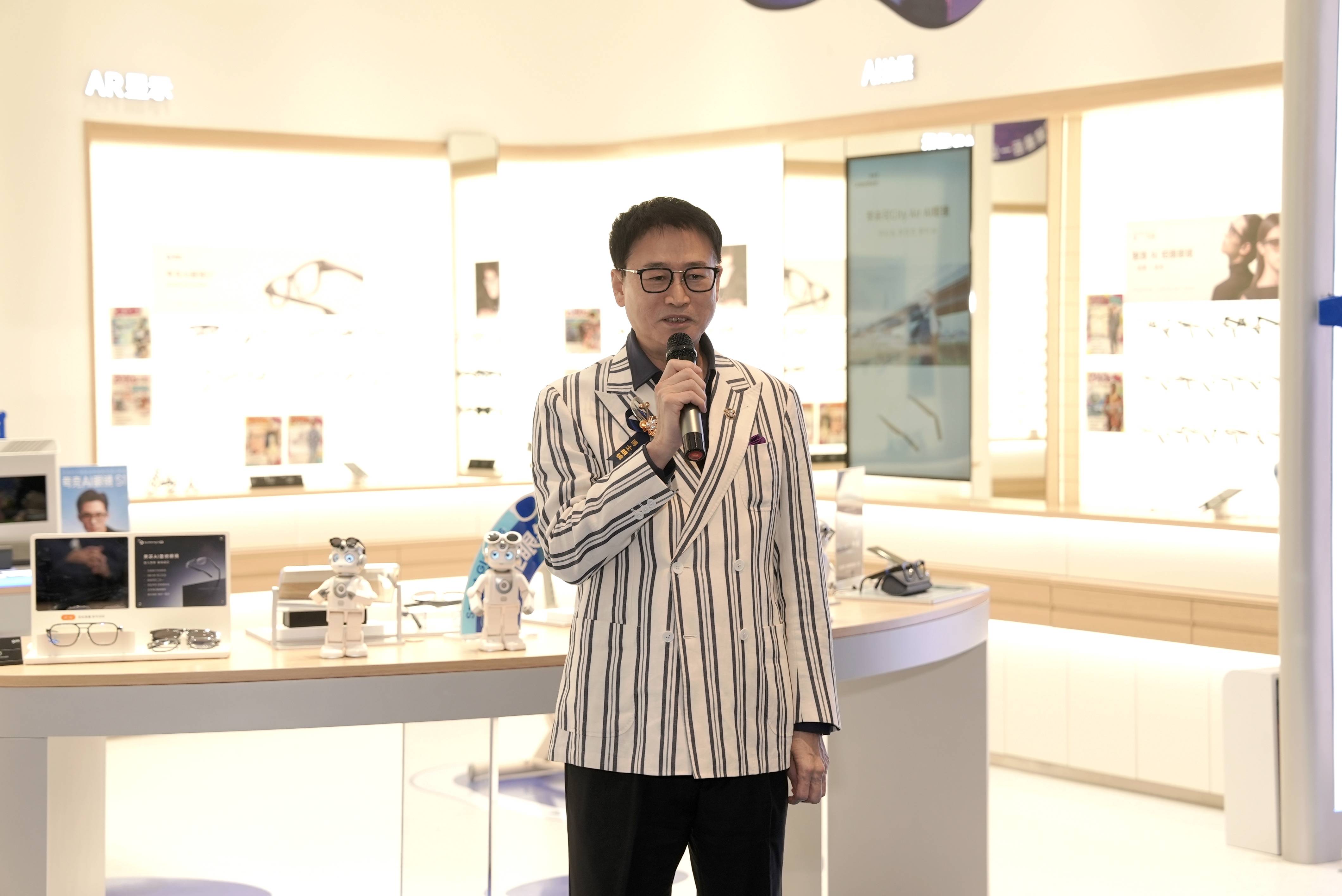 博士眼鏡全國(guó)首家智能眼鏡概念店落地深圳，賦能“智能眼鏡最后一公里”