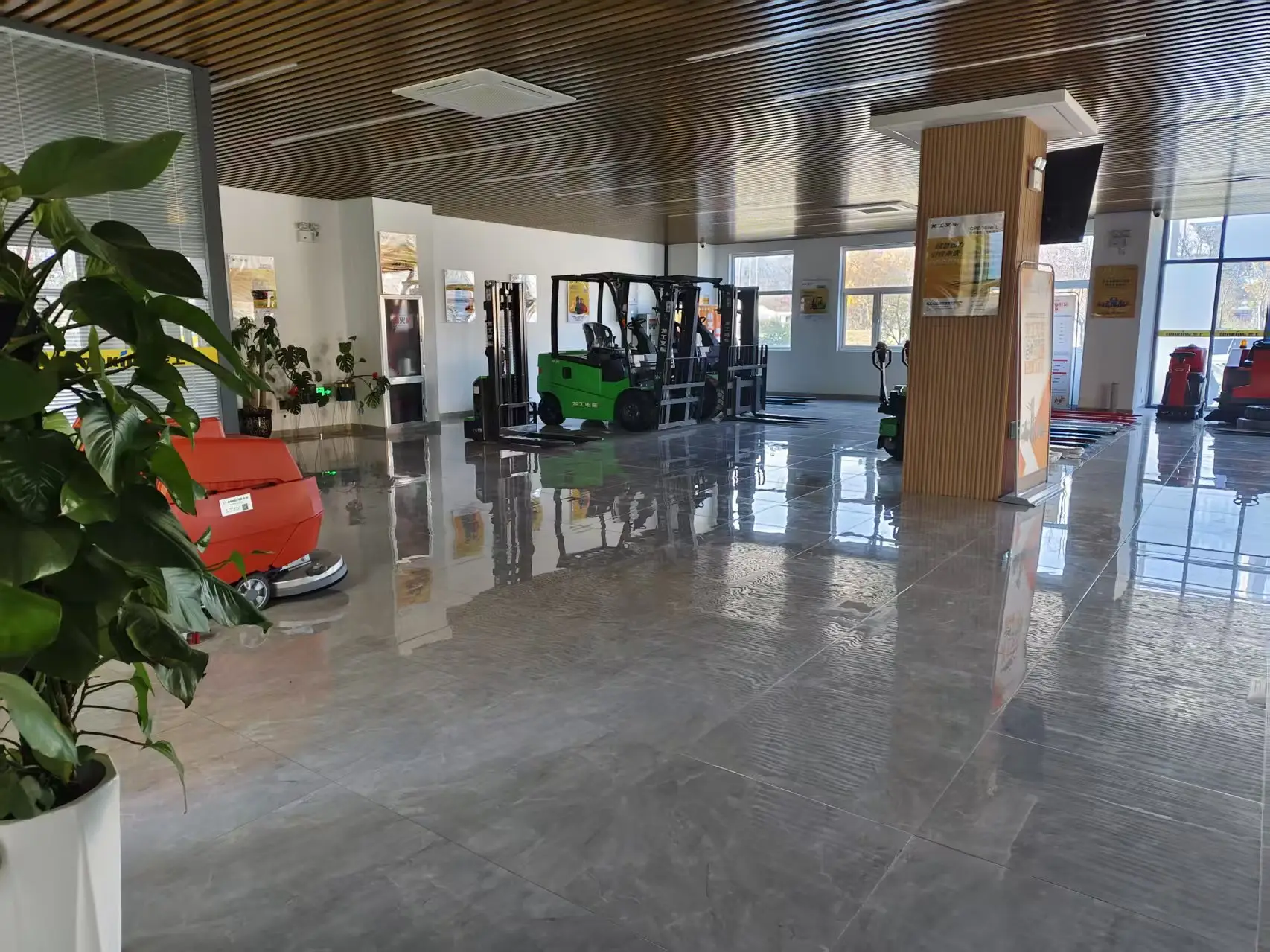 靠譜的倉儲叉車供應(yīng)商推薦，讓你的倉儲物流更高效