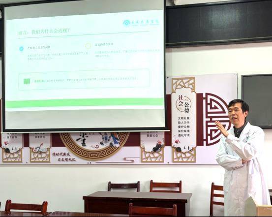 守護“城市美容師·光明計劃”為慈惠街環(huán)衛(wèi)工點亮清晰視界