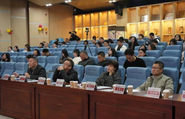 南山區(qū)“素養(yǎng)課堂”共同體第六小組研討活動在南油小學召開