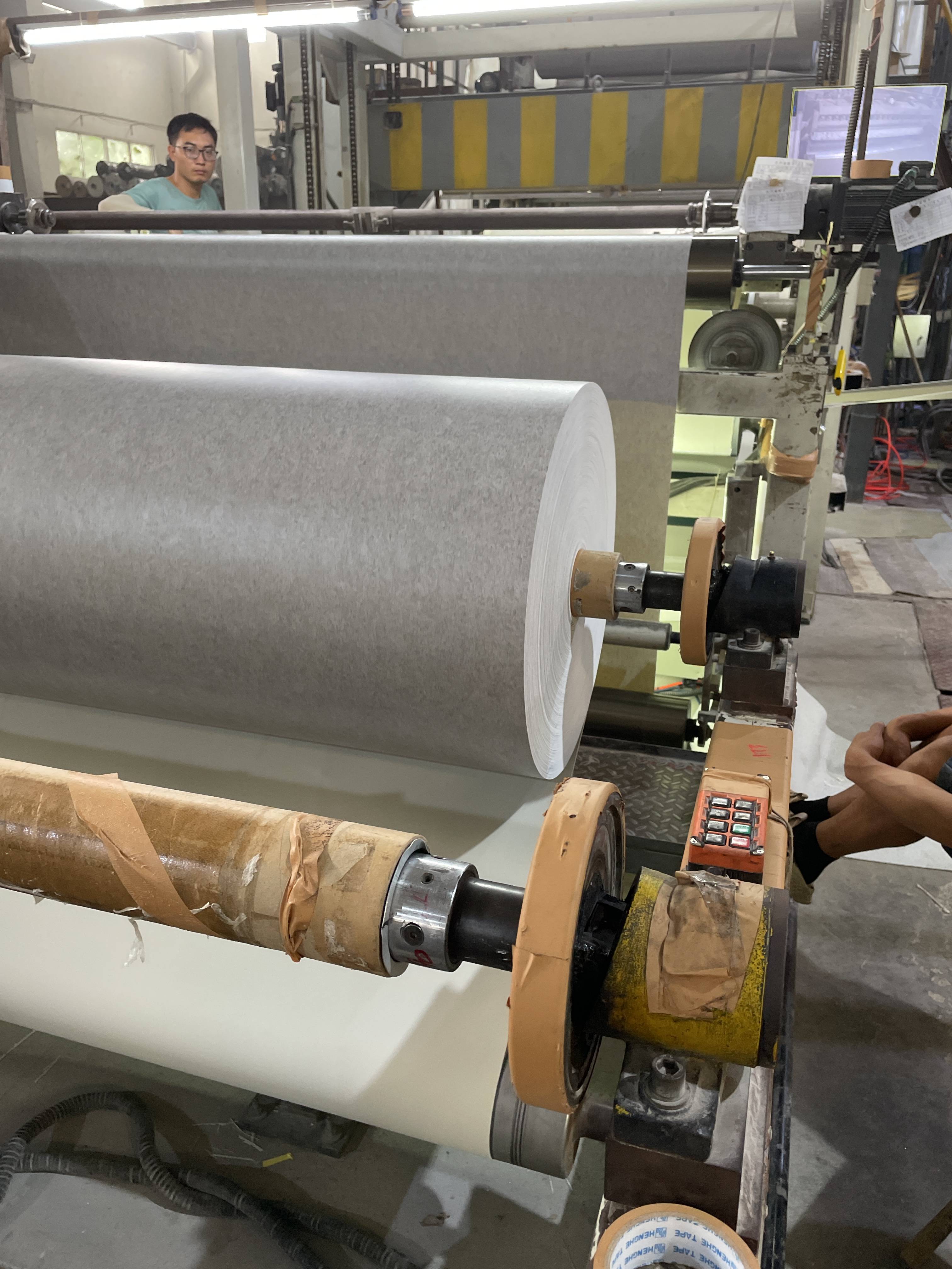 探尋LVT地板優(yōu)質(zhì)、經(jīng)濟實用與定制廠家，開啟理想地板之選