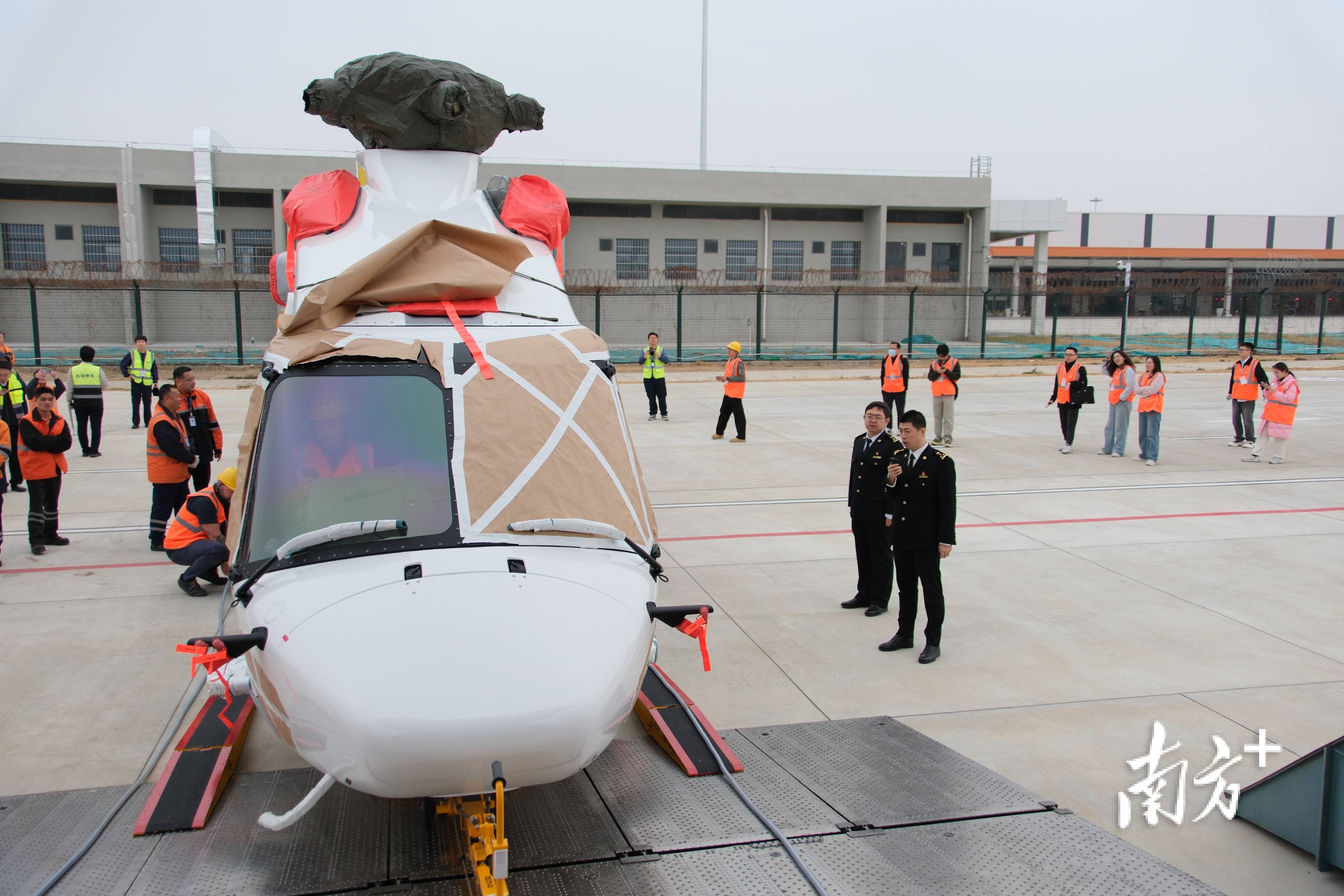 廣州白云機(jī)場口岸迎來首批保稅租賃直升機(jī)進(jìn)口