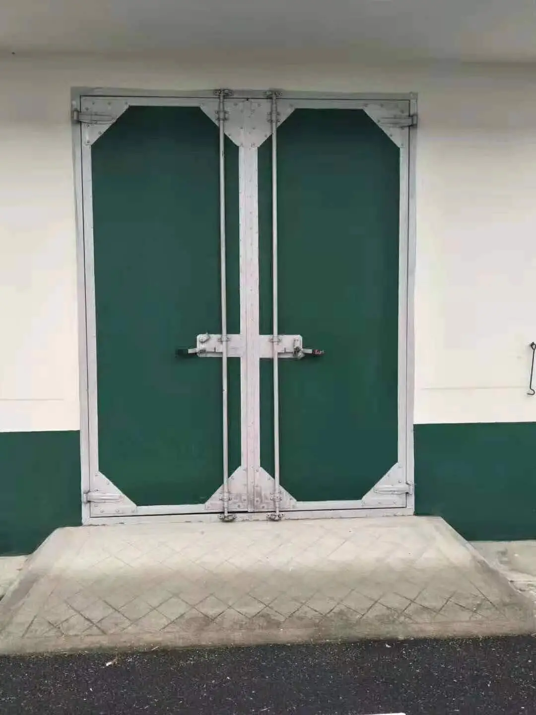 探尋貴州糧倉(cāng)密封門(mén)窗精品定制價(jià)格，多少錢(qián)合適？