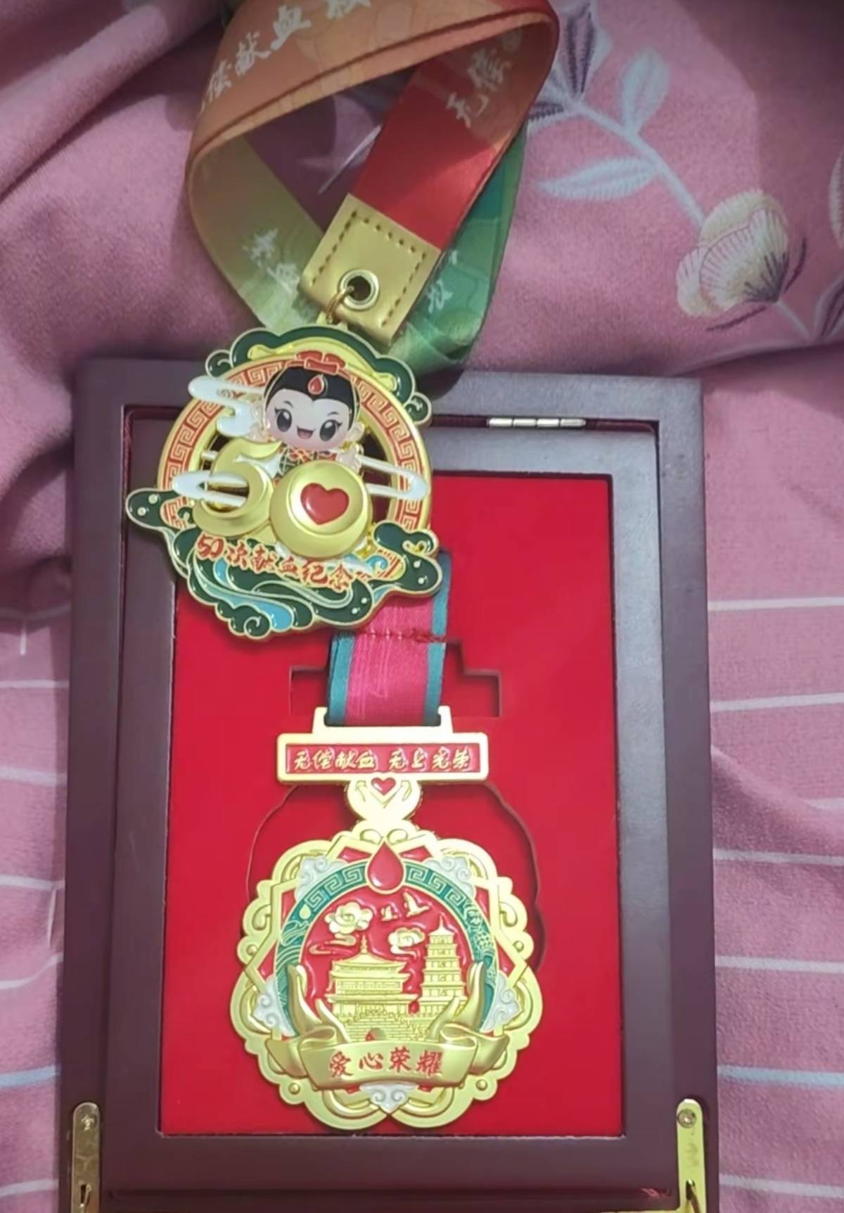 男子獻(xiàn)血2.2萬毫升被拒免門票，景區(qū)深夜發(fā)布道歉聲明，當(dāng)事人再發(fā)聲：已走法律程序，之后還會繼續(xù)獻(xiàn)血