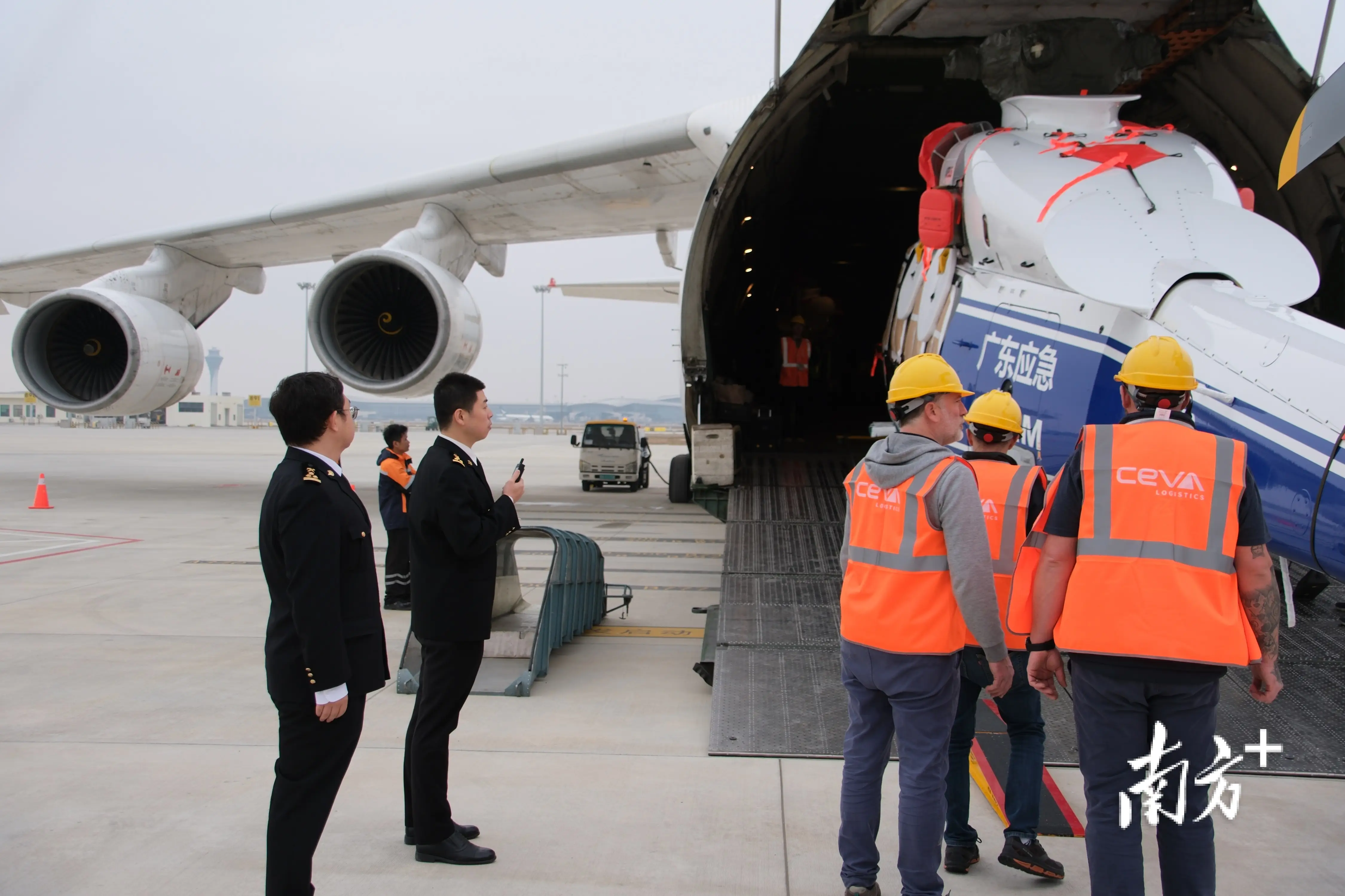 廣州白云機(jī)場口岸迎來首批保稅租賃直升機(jī)進(jìn)口