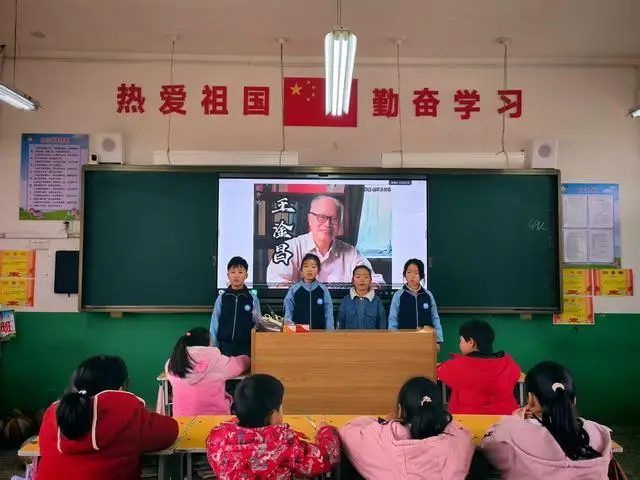 濟源：軹城中王小學(xué)用童聲頌巨匠 讓薪火永相傳