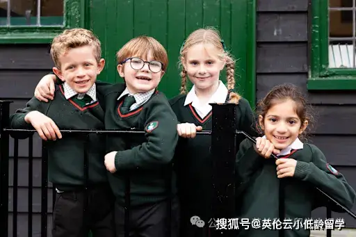 阿爾德羅預(yù)備學(xué)校(Aldro School)，離九大公學(xué)最近的預(yù)備小學(xué)。