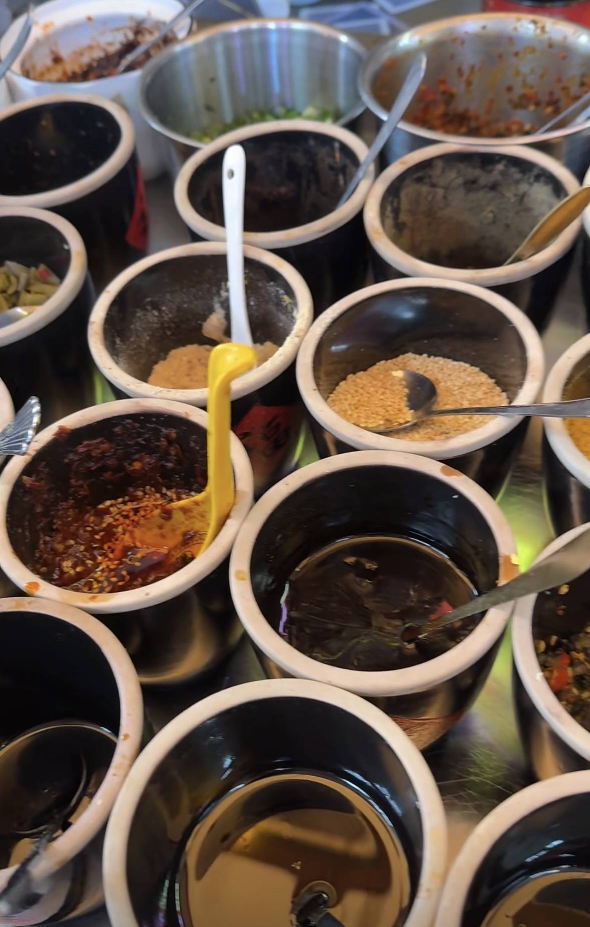 開屏熱搜放大鏡｜考研都沒這么糾結(jié)！云南蘸料可以治好選擇困難癥