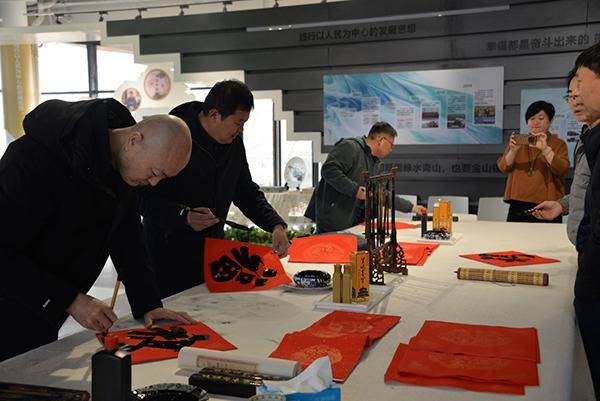 青島市即墨區(qū)龍泉街道：文藝賦美蓮花田園 萬福迎春書法惠民