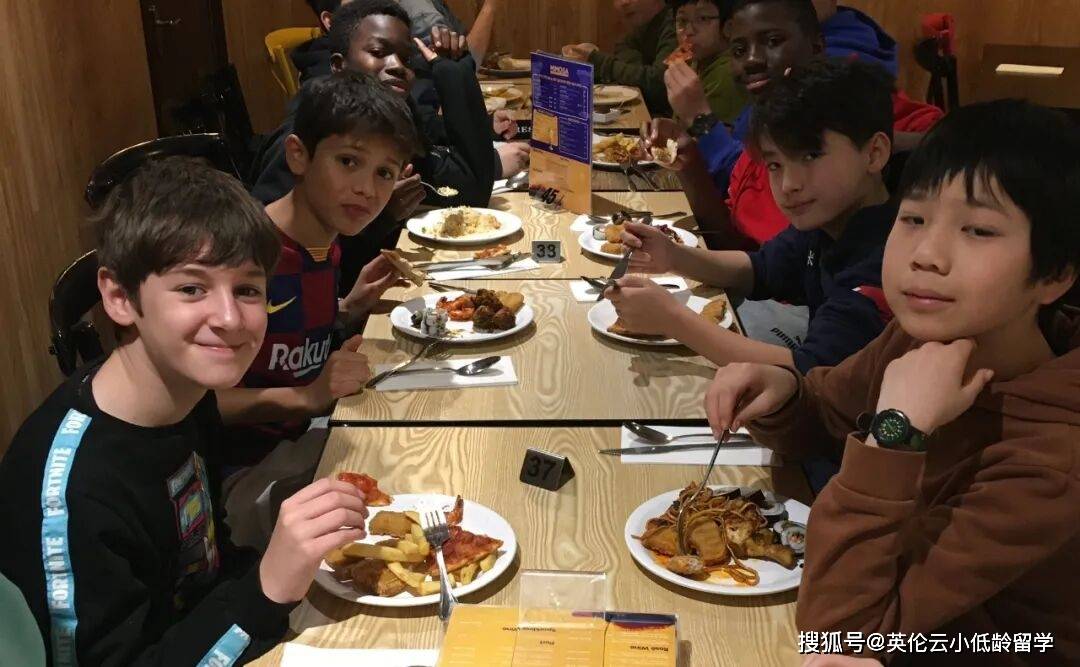 阿爾德羅預(yù)備學(xué)校(Aldro School)，離九大公學(xué)最近的預(yù)備小學(xué)。