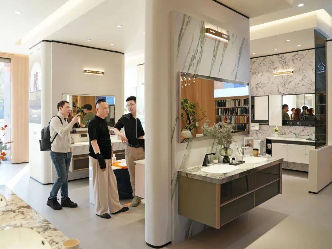 浪鯨衛(wèi)浴董事長(zhǎng)霍成基走訪終端門店 推動(dòng)門店高質(zhì)量發(fā)展