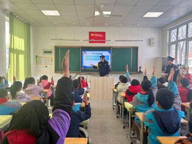 安全知識潤童心，青島機場站派出所走進小學(xué)開展宣講課堂
