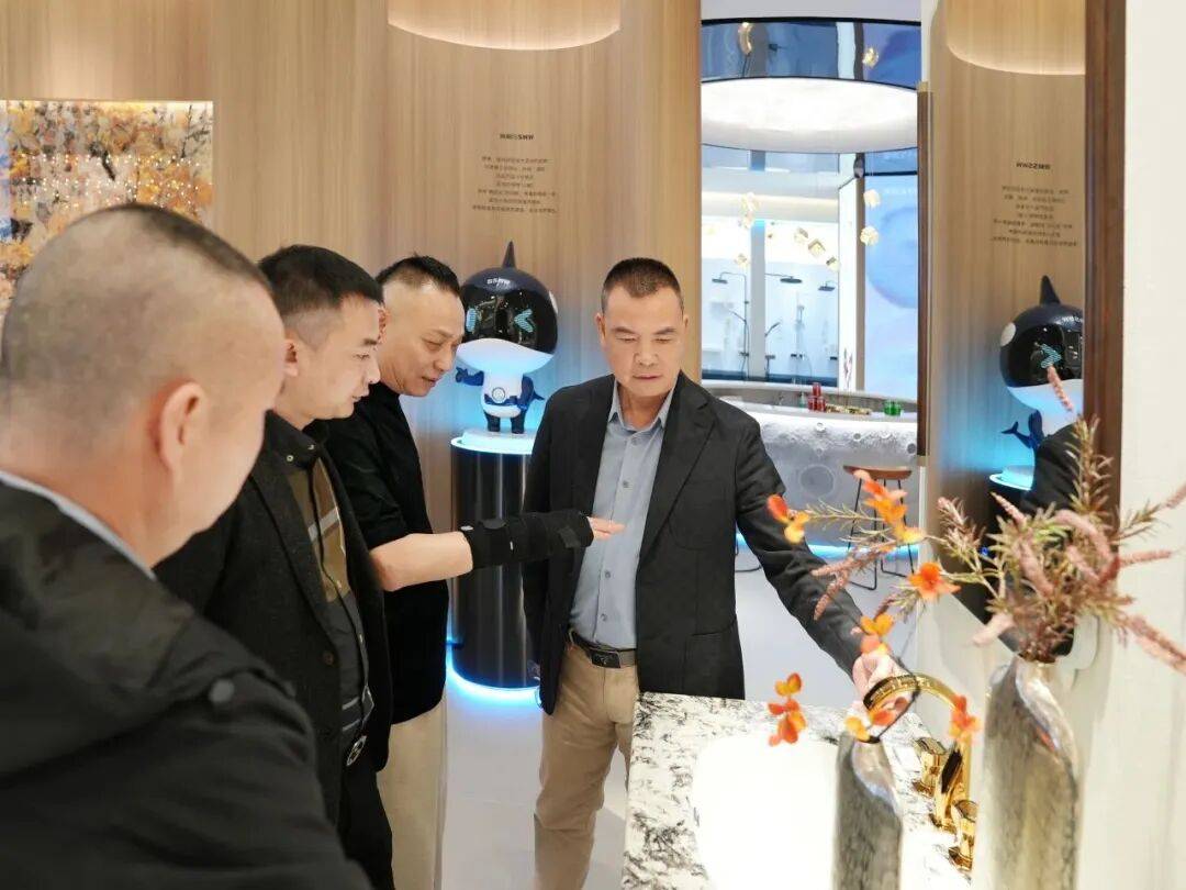 浪鯨衛(wèi)浴董事長(zhǎng)霍成基走訪終端門店 推動(dòng)門店高質(zhì)量發(fā)展