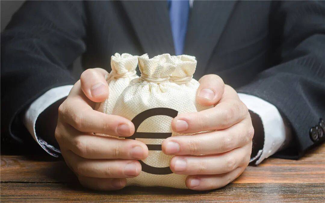 寧夏4名中學(xué)校長落馬：教輔和食堂是貪腐重災(zāi)區(qū)，最高斂財(cái)105.5萬元